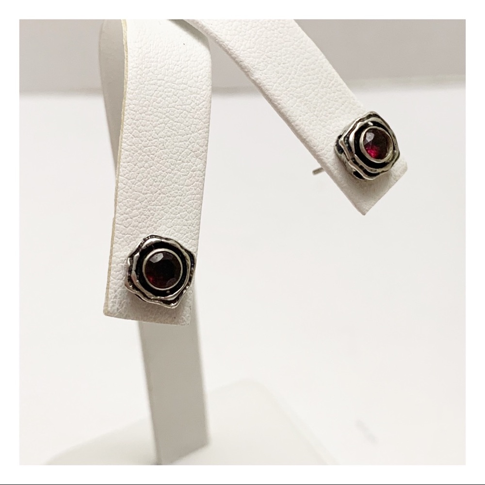 Vintage sterling silver and faceted garnet boho stud earrings - Picture 4 of 11